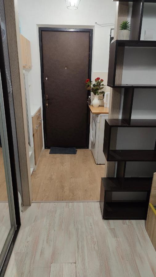 метро академгородок житомирская 10мин пешком академмістечко вернадского 65 куп нану європейський університет міні-смарт דירה